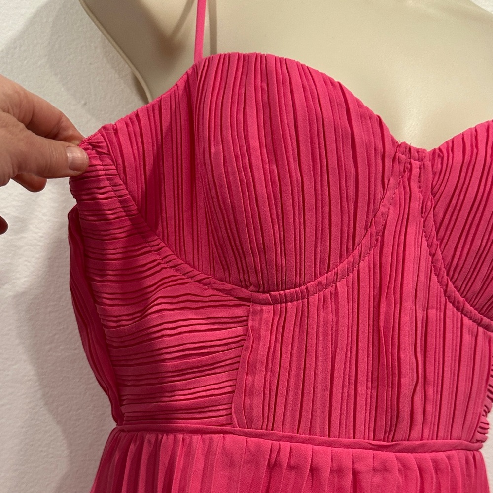 NWT! Lulu's Strapless Pink Tiered Dress - Picture 4 of 15